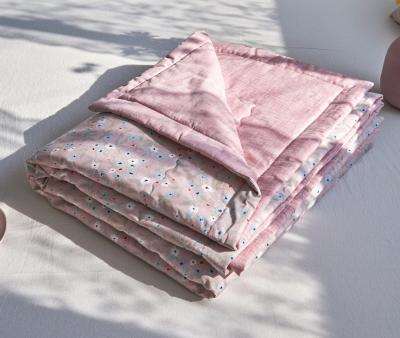 China Free Sample Yarn Summer Blankets Comfortable Embroidery Blanket Anti-Static for sale