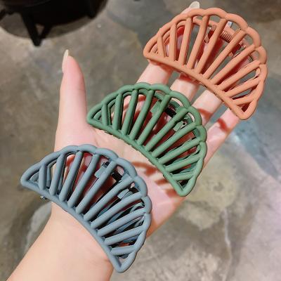 China New fashion single cavity frosted large hollow hair claw clip hair claw bathing headdress for sale