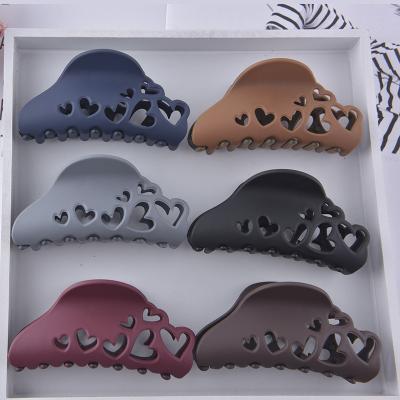 China Hollow Fashion Candy Color Resin Hair Claw Peach Heart Ladies Hair Claw Fashion Hair Claw Jewelry for sale