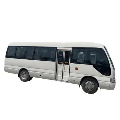 China Toyota 19-29 Sitzplätze Off-Road Diesel Coaster Bus Minibus mit Max-Torque 340Nm/rpm zu verkaufen