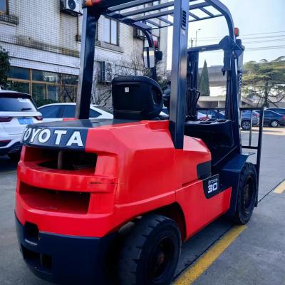 China 3 toneladas Toyota diesel montacargas Min. Alturas de elevación 3 m Peso KG 3000 kg Fácil de operar en venta