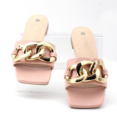 China Fashion Trend Square Low Toe Beach Slipper, Chain Leather Vamp Vegan Restriction Slip On Sandals for sale