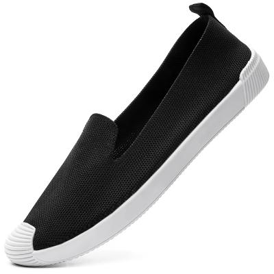 China 2021 Light Classic Round Toe Walking Shoes Comfort Slip On Casual Flat Sneaker Shoes For Women for sale