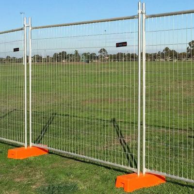 China Easily Assembled PVC Dip Coated Fence Panel Temporary Removable Wrought Iron Wire Mesh Fencing for sale