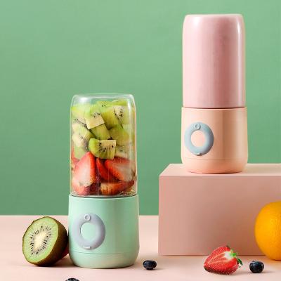 China RV Wholesale USB Portable Electric Fruit Vegetable Blender Mini Rechargeable Smoothie Blender for sale