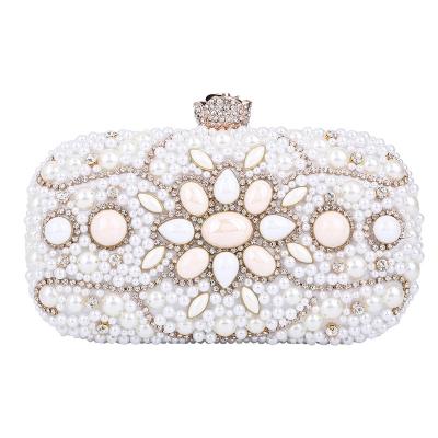 China Fashion 2023 Bling Luxury Lady  Wedding Clutch Bag Diamonds Chain Pearl dinner bag retro style light bag for sale