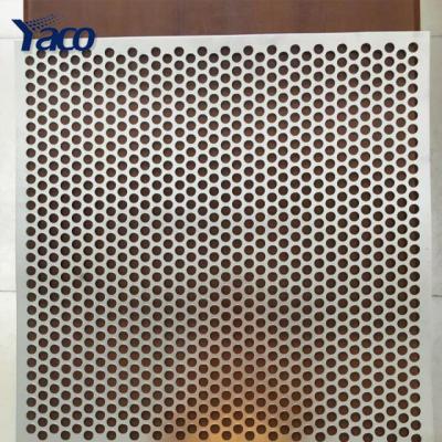 China Corrosion Resistance Diamond Pe Coated Beautifully Decorated Perforated Plate Metal Mesh for sale