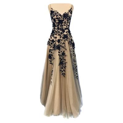 China Low MOQ Anti-Static V-Neck Ties Dress Applique Lace Tulle A-Line Wedding Dress for sale