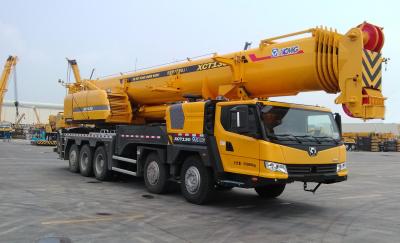 China Mobile Truck Crane , Large Truck Mounted Crane With Big Torque Starting Point for sale