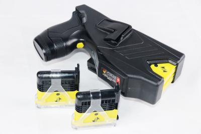 China All In One Dual Cartridge Police Stun Gun Handheld 202mm*114mm*45mm for sale