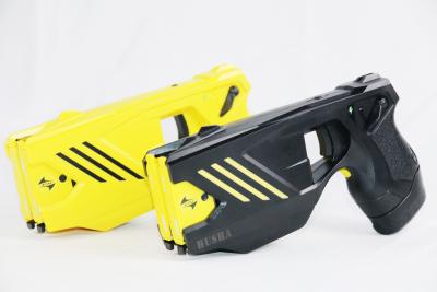 China Double Shots Defense Stun Gun Device With 7.4V, 1400mAh Battery Operate for sale