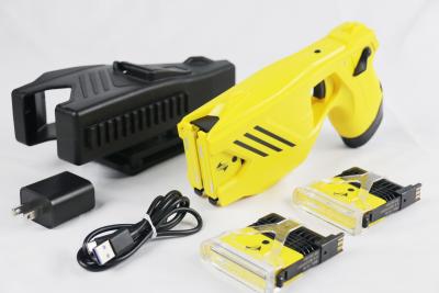 China Flexible IP57 Waterproof Legal Stun Guns Two Shots Protection Stun Gun for sale