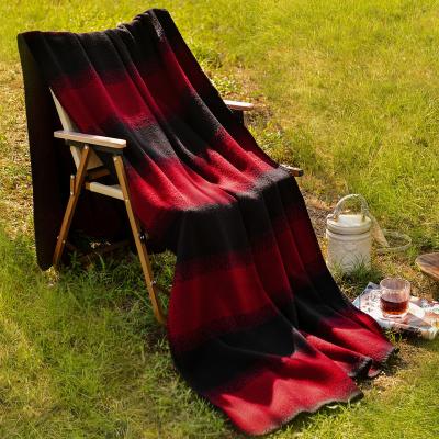 China Customized Merino Wool Jacquard Fleece Anti-pilling Camping Blankets Luxury Fleece Throw Fur Knitting Blanket For Outdoor Picnic for sale