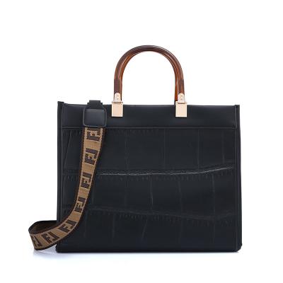 China Hot Selling Famous Fashion Brands Lady Square PU Leather Body Bags Cross Handbags for sale