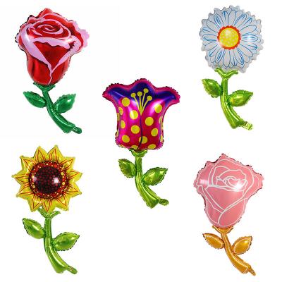 China New Design Aluminum Foil Hand Holding Rose Flowers Shape Valentine's Day Mother's Day Holiday Wedding Decoration Celebration Theme Decoration for sale