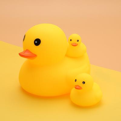 China Wholesale Eco-Friendly Plastic Squirter Bath Toy Squeaky Animal Rubber Squirters Duck Baby Bath Toys Yellow for Kids for sale