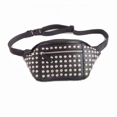 Cina 2021 New Water Proof Sport Fashion PU Women Waist Bag Good Quality Studded Bag in vendita