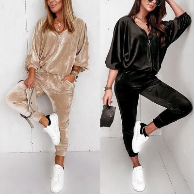 China Custom QUICK DRY 2 Piece Tracksuit Set Simple V Neck Sports Tracksuit Women Set Front Zipper Sets Set for sale