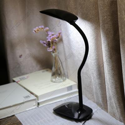 China Modern Flexible LED Desk Lamp MA66D Gooseneck Table Lamp with 3 Brightness Level USB Charging Port for sale