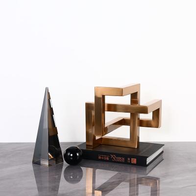 China Modern Minimalist Home Decoration Metal Fashion Direct Selling Dispenser Geometric Modern Ornaments for sale