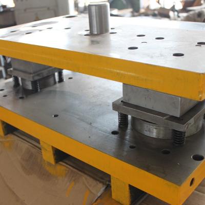 China Food punching molds for injection and air hole for 208 L barrel machine or drumming manufacturing equipment or drum making machine for sale