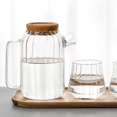 China Newly Designed Sustainable Water Heat Resistant Glass Pitcher Clear Borosilicate Glass Carafe for sale