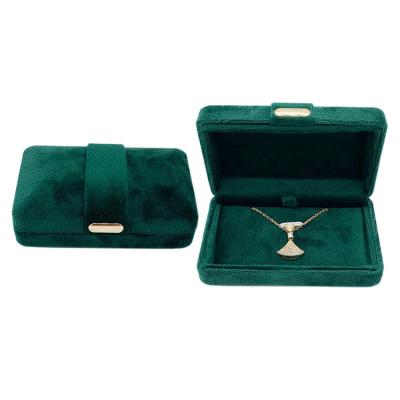 China Custom Eco-Friendly Clear Luxury Velvet Gift Jewelry Package Storage Necklace Pendant Pendant Jewelry Box for sale