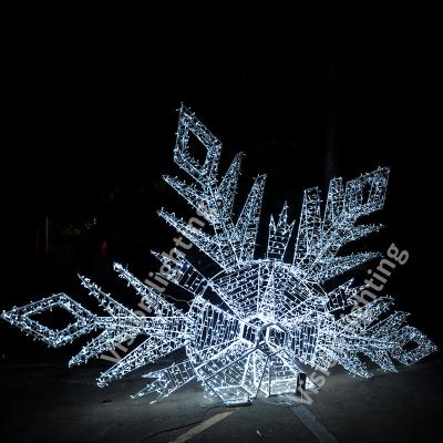 China High Quality Europe IP65 Outdoor Use LED Huge Snowflake Pattern Light For Christmas Decoration for sale