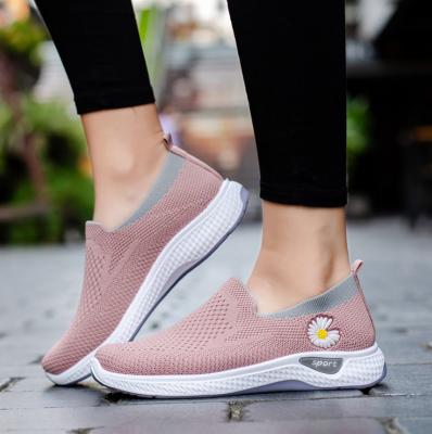 China Wholesale fashion trend daisy logo women fashion sneakers large size wide topline women casual loafers shoes for women for sale