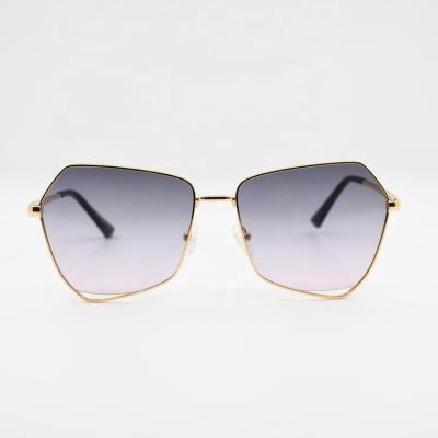 China Fashion sunglasses fashion trendy oversized frame sunglasses for men and women, new fashion design sunglasses for men and women for sale