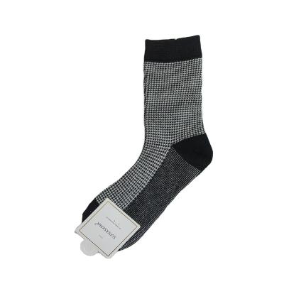 China Retro black and white female plaid sporty cotton sock thongs breathable service high quality cotton deodorant socks for sale