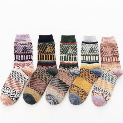 China Men's Sporty Thick Women's Wool Casual Winter Medium Socks Lines Socks For Indoor Daily Wear for sale