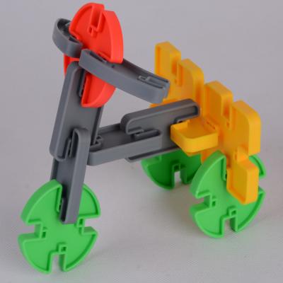 China Safety Lightweight Interesting New Product Different Types Recycled Building Block Plastic Connecting Toys for sale