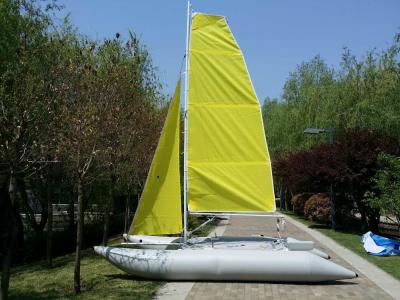 China Palo de aluminio inflable amarillo T6 del barco de navegación del PVC los 4.5m con dos velas en venta