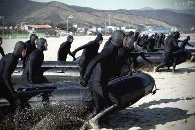 Κίνα Το μέγεθος προσάρμοσε το διογκώσιμο μεγάλο πορθμείο πατωμάτων κοντραπλακέ αθλητικών βαρκών άκαμπτο για την ομάδα λεσχών προς πώληση