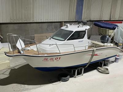 中国 2023 new 7.6m fiberglass  fishing boat for relax and recreation with cabin for sea 販売のため