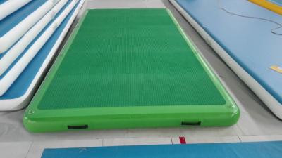 Chine Dock flottant gonflable adapté aux besoins du client par tapis gonflable durable d'air pour le parc aquatique à vendre