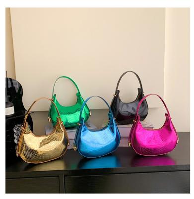 China Fashion 2023 Spring New Bright Surface Crocodile Pattern Pu Small Kid Underarm Handbags Hobo Color Contrast Shoulder Bags For Women for sale