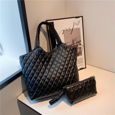 China Fashion Europe Lattice Ladies Tote Purse Women Large Capacity Luxury Handbag 2023 Autumn Latest Fashionable Designer Shoulder bag for sale