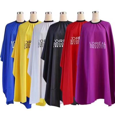 China 100% Waterproof Professional Barber Cape with Clips Closure Salon Cape Hair Cutting Cape for sale