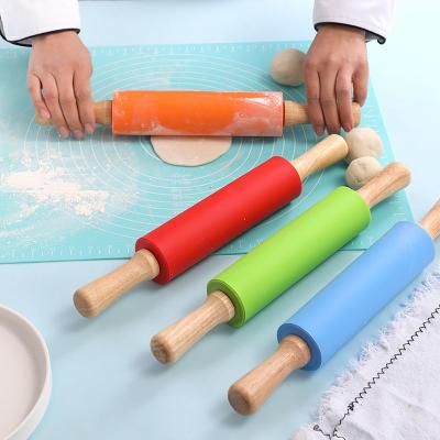 China Viable High Quality Cheap Wholesale Kitchen Baking Tools Non Stick Dough Silicone Pins With Rubber Wood Handle for sale