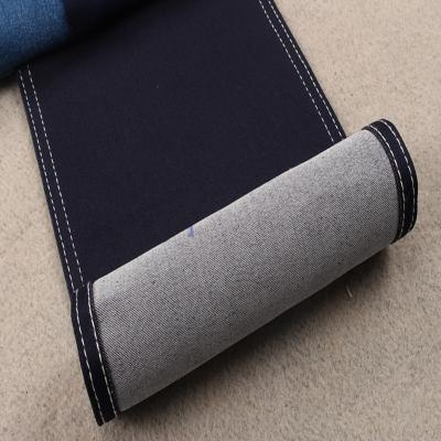 China Cheap price 10 oz polyester spandex denim fabric rolls big stain density women anti-static jeans fabric for sale