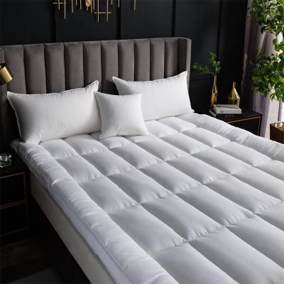 China PORTABLE High End White Duck Down Goose Down Topper Hotel Mattress Protector Cover Mattress Protector Hotel Mattress Protector for sale