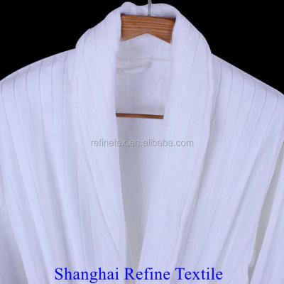 China Breathable Luxury Bathrobe Mens Shawl Collar Style Velvet Bathrobe for sale