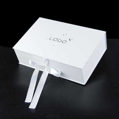 China Recyclable according to your own design luxury cardboard gift box for sale