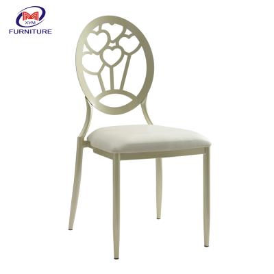 China Traditional Wedding Furniture Metal Heart Shaped Chiavari Back Stacking Chair For Event for sale