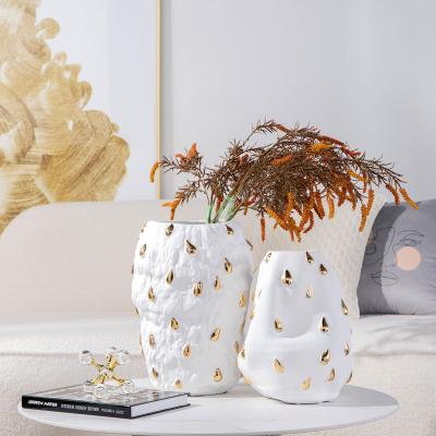 China Modern new design white flower vase flower vase ceramic hotel decoration luxury housewares white vase for sale