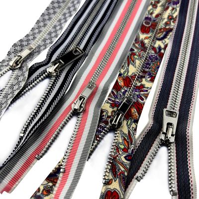 China Viable Manufacturer Custom Long Chain Open End Zipper 3#5#8# Metal Plugged Zipper For Handbag/Clothing for sale