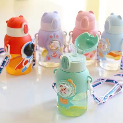 China Unisex Cute Water Bottle Anti-drop Straw Cup for Children Plastic Drinkware Kids Cups for sale