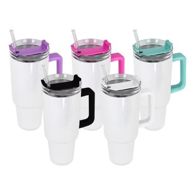 Chine 40oz Tumbler avec poignée et couvercle de paille en acier inoxydable Tumblers couleur tasses de voiture pour le travail à vendre